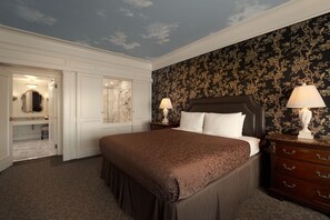 Egyptian cotton sheets, premium bedding, in-room safe, desk - O.Henry Hotel (Greensboro)
