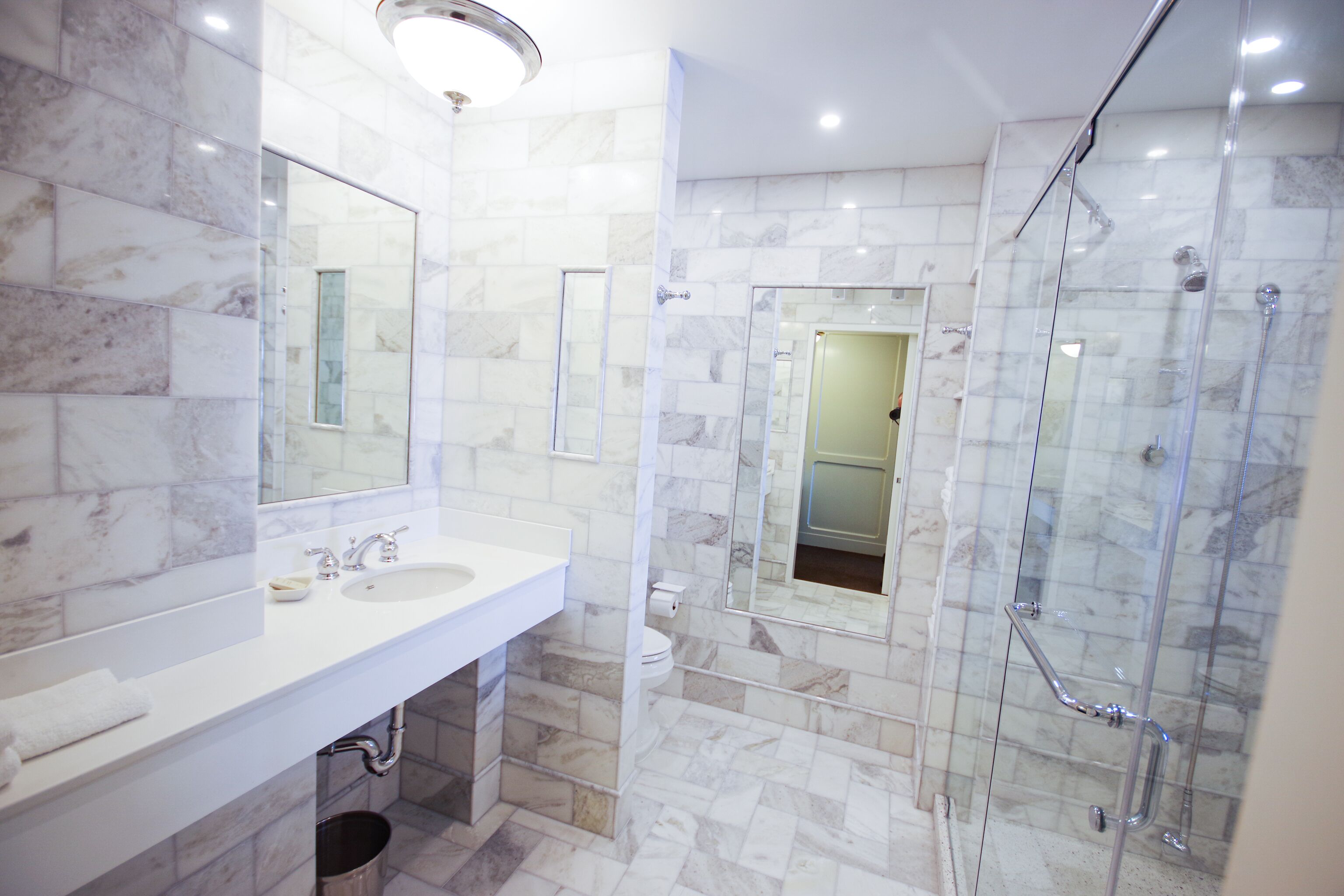 Signature Suite, 1 King Bed with Sofa bed, Corner (Magi Suite) | Bathroom | Separate tub and shower, deep soaking tub, designer toiletries