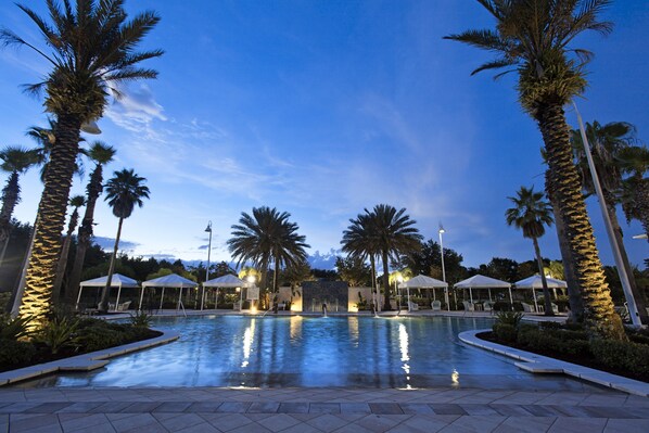 Outdoor pool, pool loungers