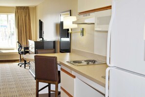 Desk, iron/ironing board, rollaway beds, free WiFi
