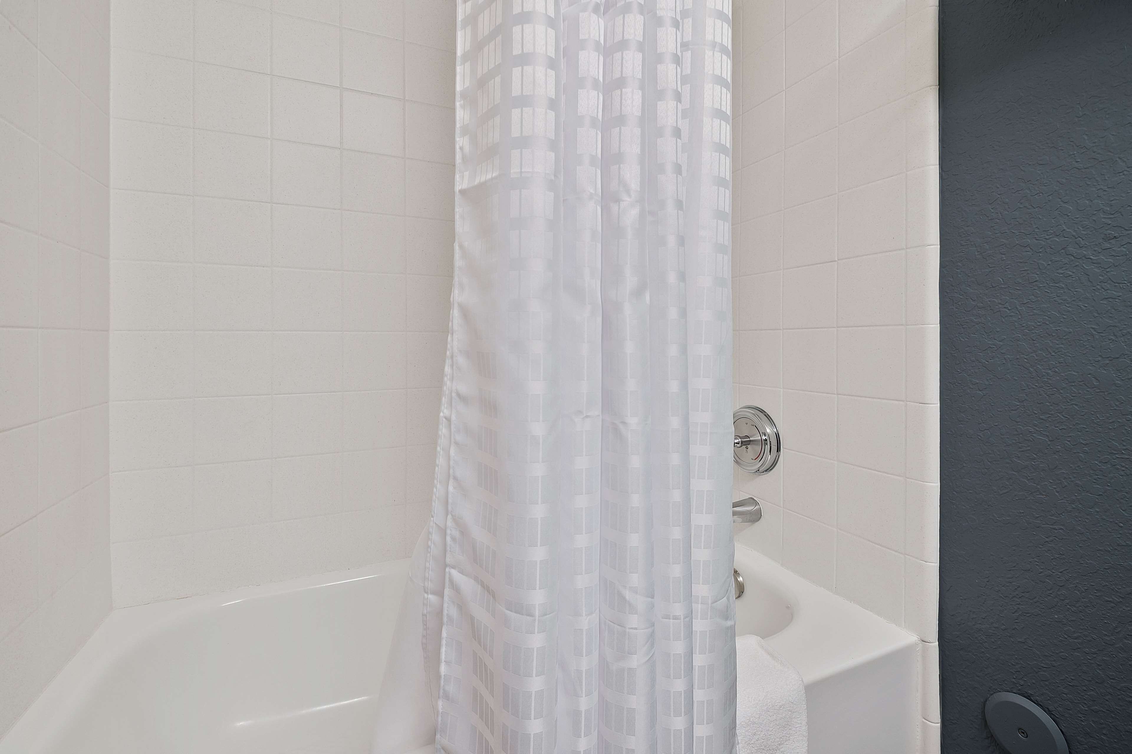 studio, 1 queen bed, non smoking (hearing accessible) | bathroom | combined shower/bathtub, free toiletries, hair dryer, towels