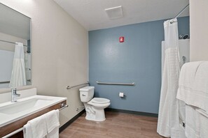 Combined shower/bathtub, free toiletries, hair dryer, towels - Extended Stay America Suites Miami Airport Blue Lagoon (Miami)
