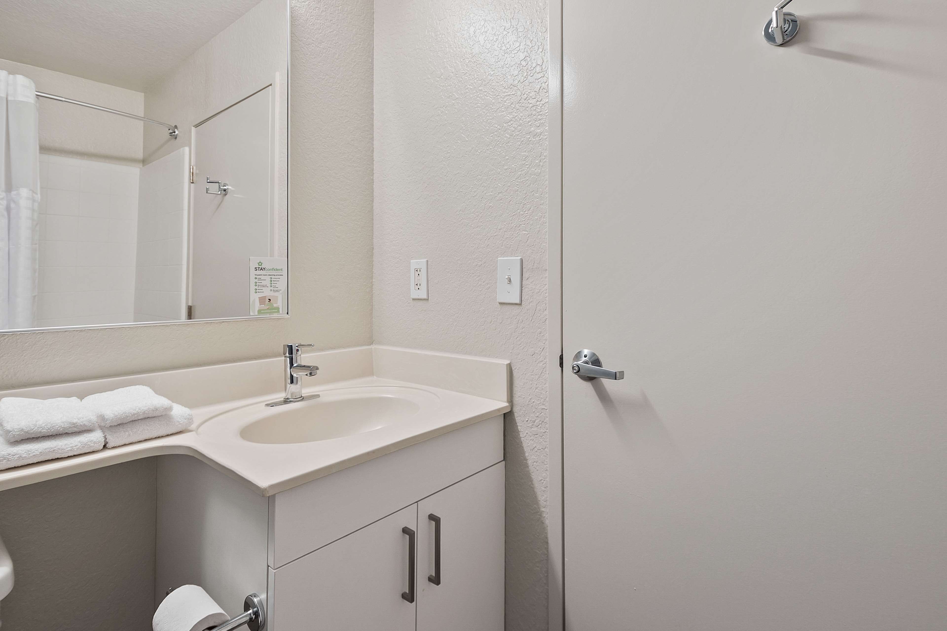 studio, 1 queen bed, non smoking (hearing accessible) | bathroom | combined shower/bathtub, free toiletries, hair dryer, towels