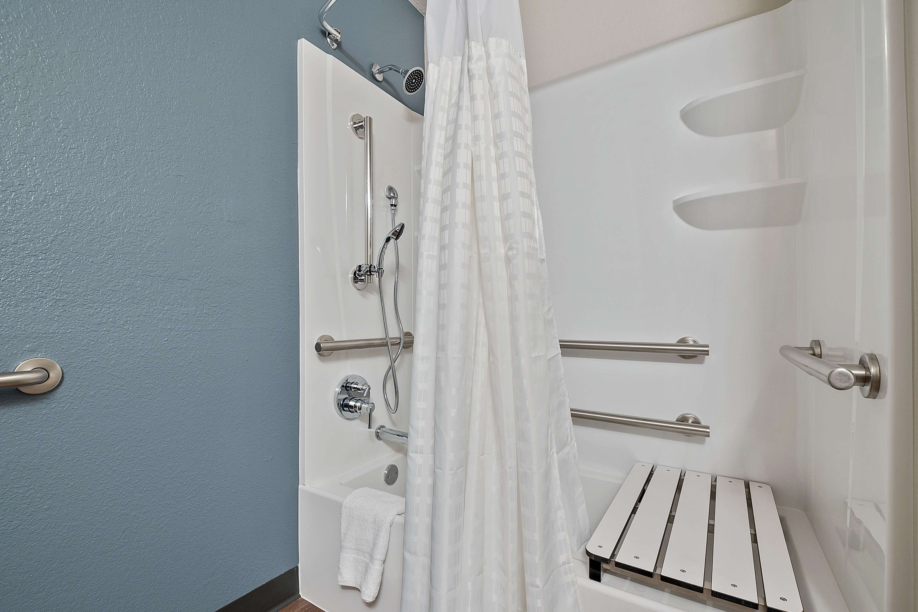 combined shower/bathtub, free toiletries, hair dryer, towels