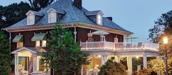 Olde Square Inn B&B