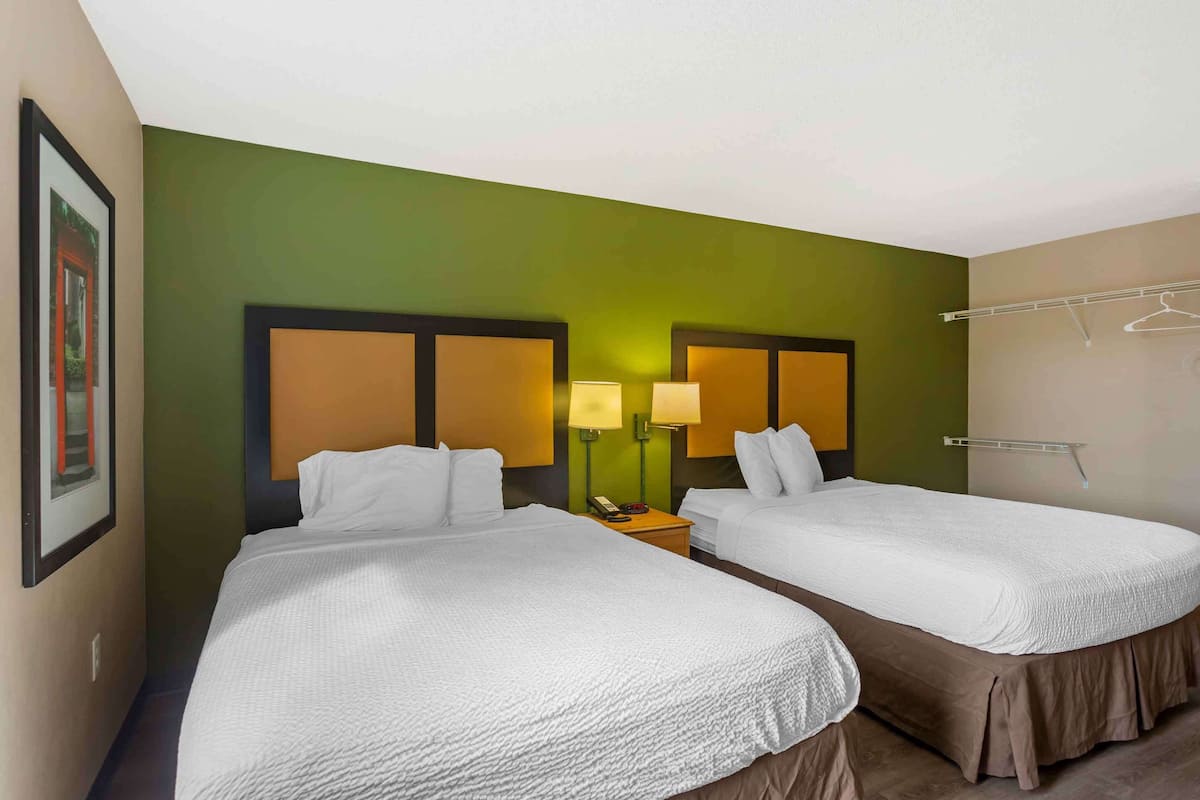 Estudio, 2 camas Queen size, para no fumadores | Escritorio, tabla de planchar con plancha, wifi gratis y ropa de cama