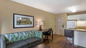 Deluxe Studio, 1 King Bed with Sofa bed, Non Smoking