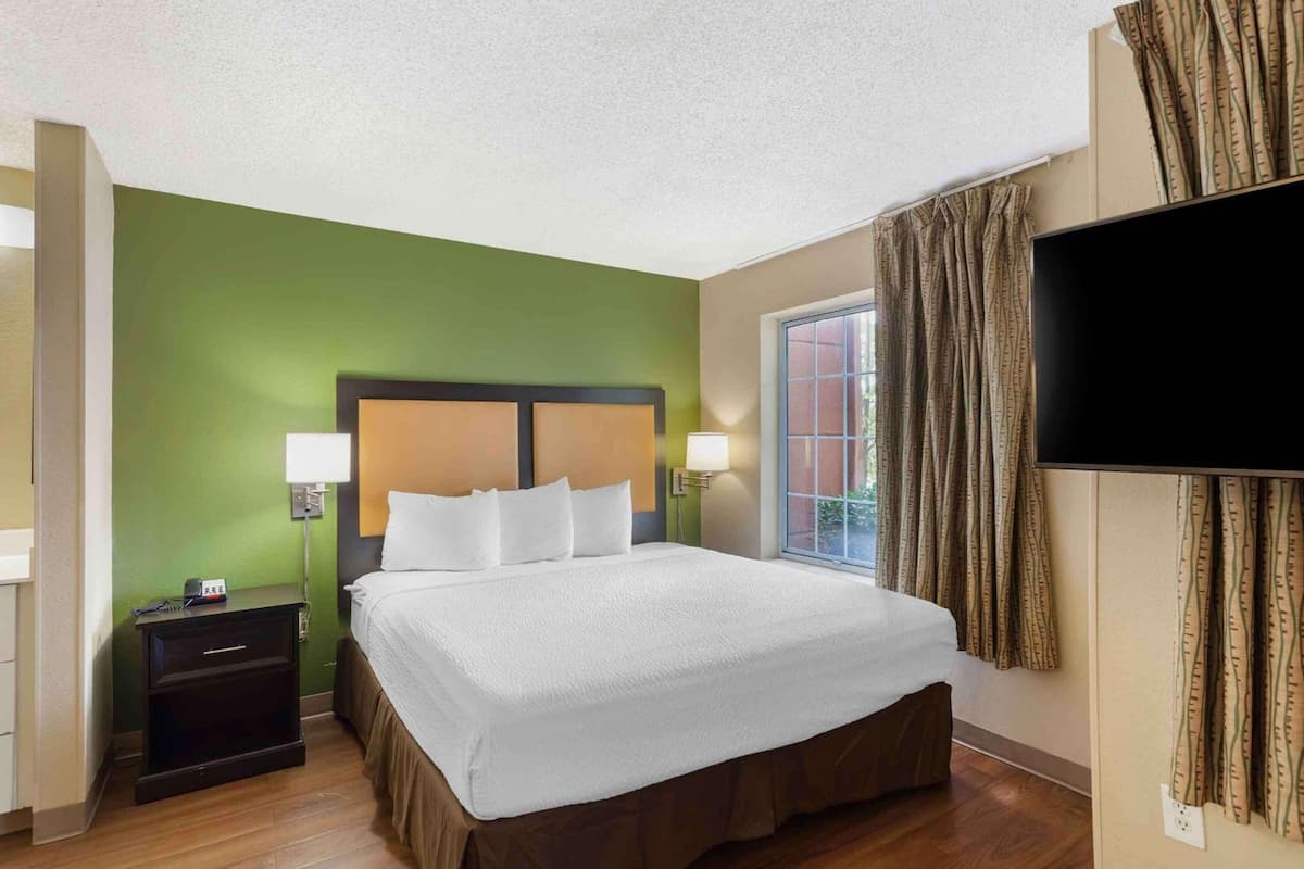 Desk, iron/ironing board, free WiFi, bed sheets