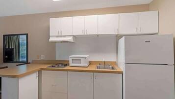 Full-size fridge, microwave, stovetop, coffee/tea maker