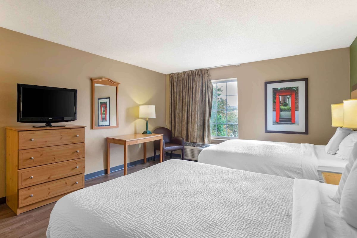 studio, 2 queen beds, non smoking | desk, iron/ironing board, free wifi, bed sheets