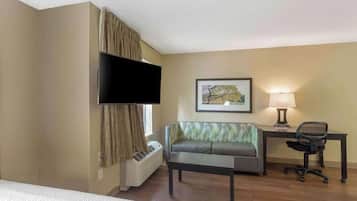 Suite, 1 King Bed with Sofa bed, Non Smoking, Kitchen | Desk, laptop workspace, iron/ironing board, free WiFi