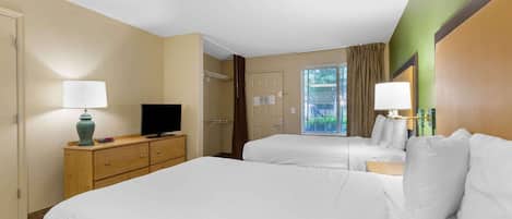 Studio, 2 Double Beds, Non Smoking | Desk, free WiFi, bed sheets