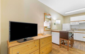Studio, 1 grand lit, non-fumeurs | Bureau, Wi-Fi gratuit, draps fournis
