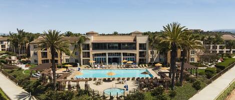 2 udendørs pools, åben fra kl. 09.00 til kl. 22.00, gratis hytter