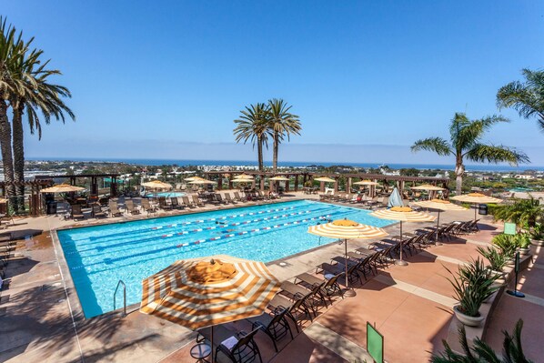 2 piscinas al aire libre, cabañas de piscina gratuitas, sombrillas