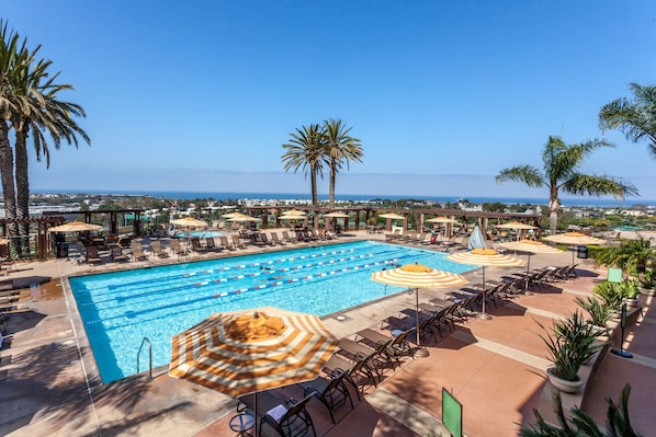 2 piscines extérieures, cabanons gratuits, parasols de plage