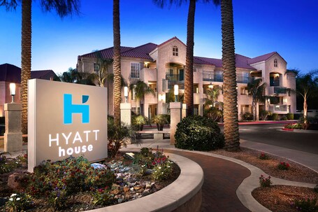 HYATT house Scottsdale Old Town - Image 3