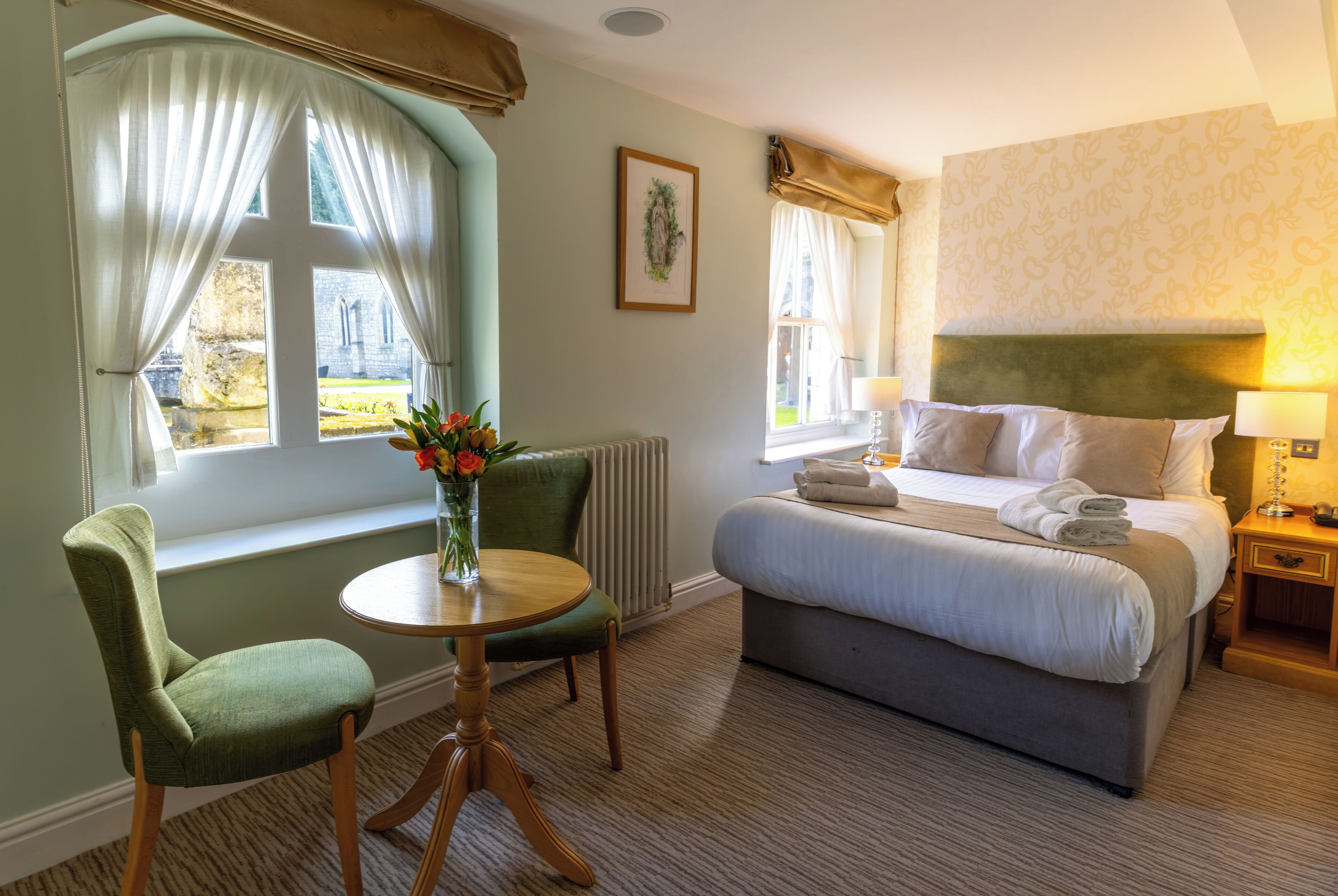 Doppia Standard | Con stile personalizzato, con arredamento individuale, una scrivania