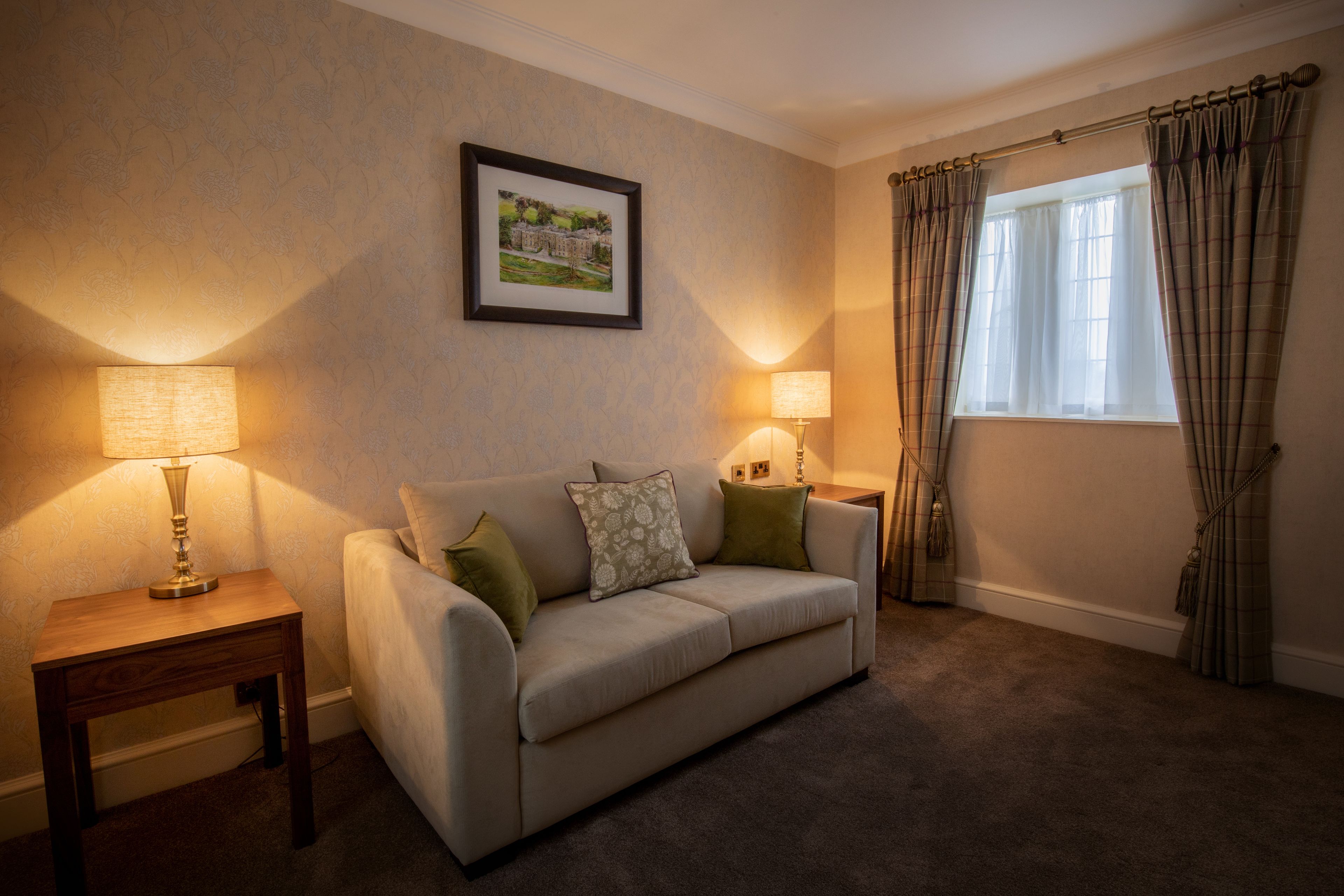 suite | 1 bedroom, individually decorated, individually furnished, desk