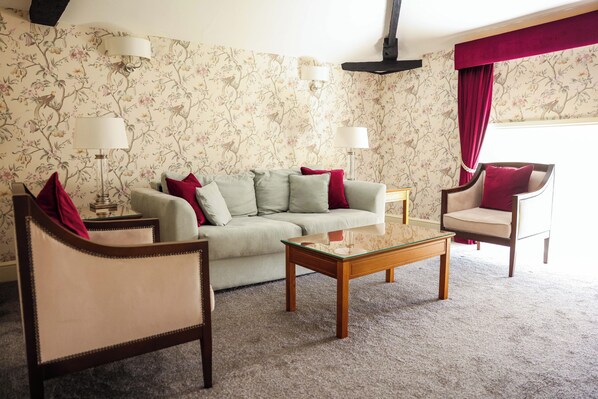 Suite (Master) | Living area