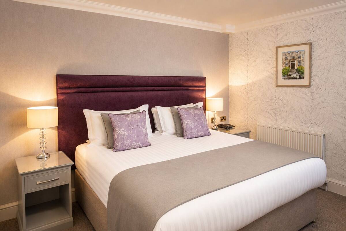 Suite | Desk, blackout drapes, iron/ironing board, WiFi (free)