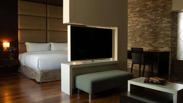 Sengetøy av topp kvalitet, senger med overmadrass og minibar