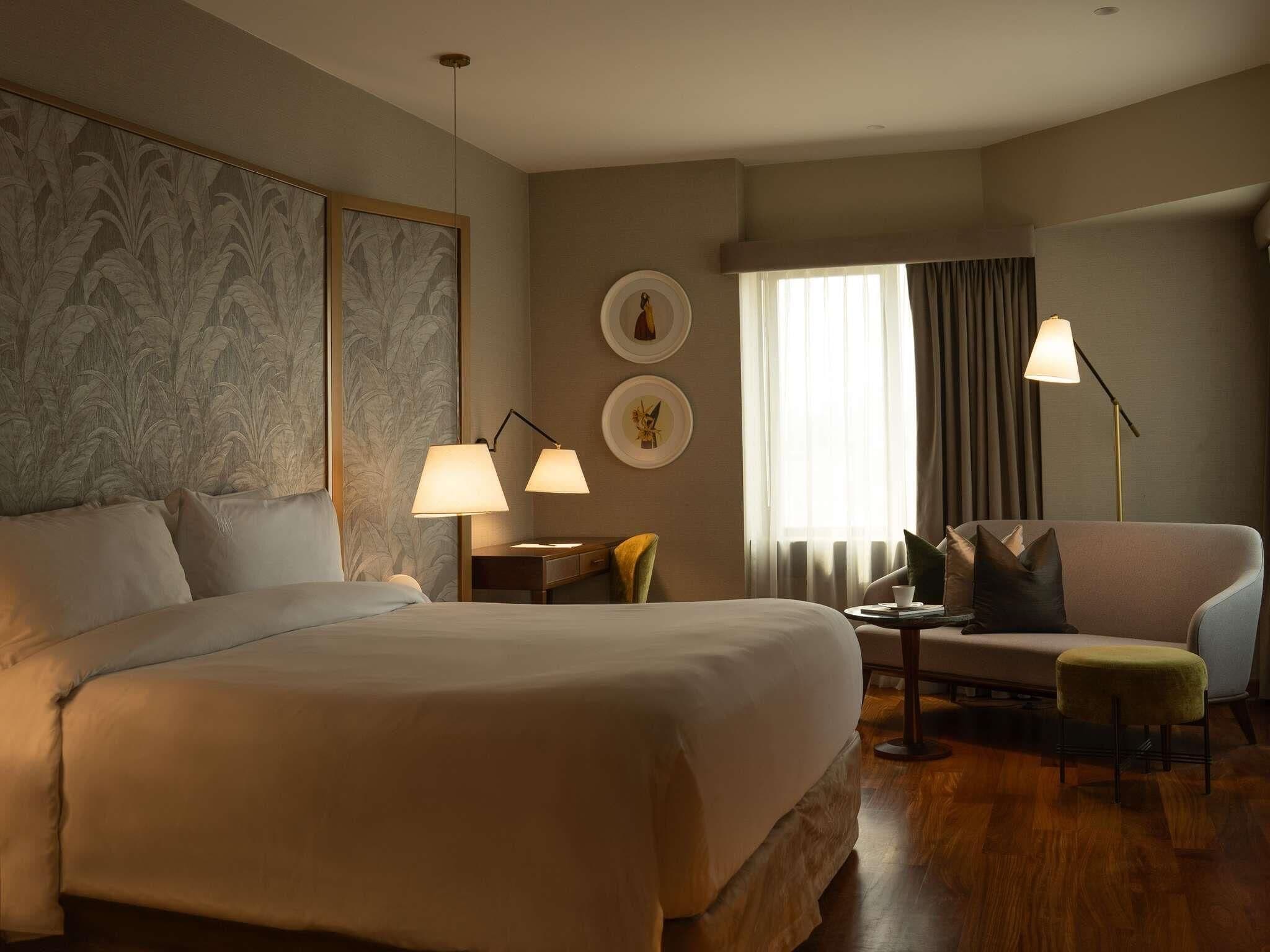 Deluxe Room, 1 King Bed | Premium bedding, pillow-top beds, minibar, in-room safe