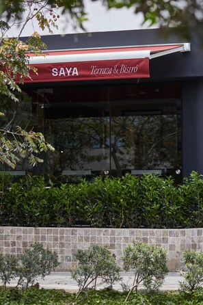 供應早餐、午餐和晚餐，當地料理，花園景觀