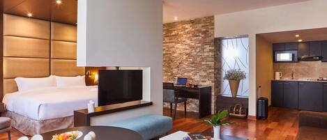 Biancheria da letto di alta qualità, materassi a doppio strato, minibar