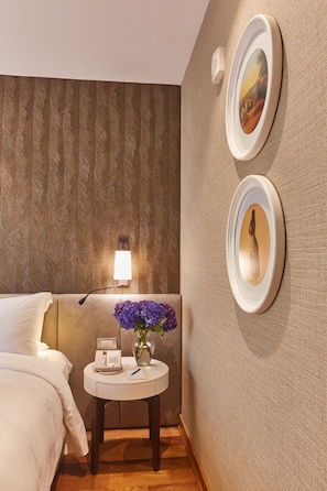 Classic Room, 1 King Bed | Premium bedding, pillowtop beds, minibar, in-room safe