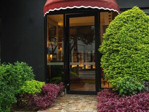 Breakfast, lunch, dinner and brunch served - Manto Hotel Lima - MGallery  Collection (Lima)