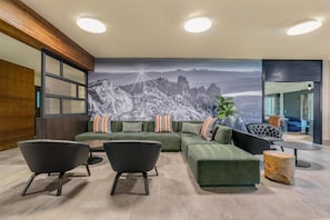 Lobby - The Newberry Hotel Bend, Tapestry Collection by Hilton (Bend)