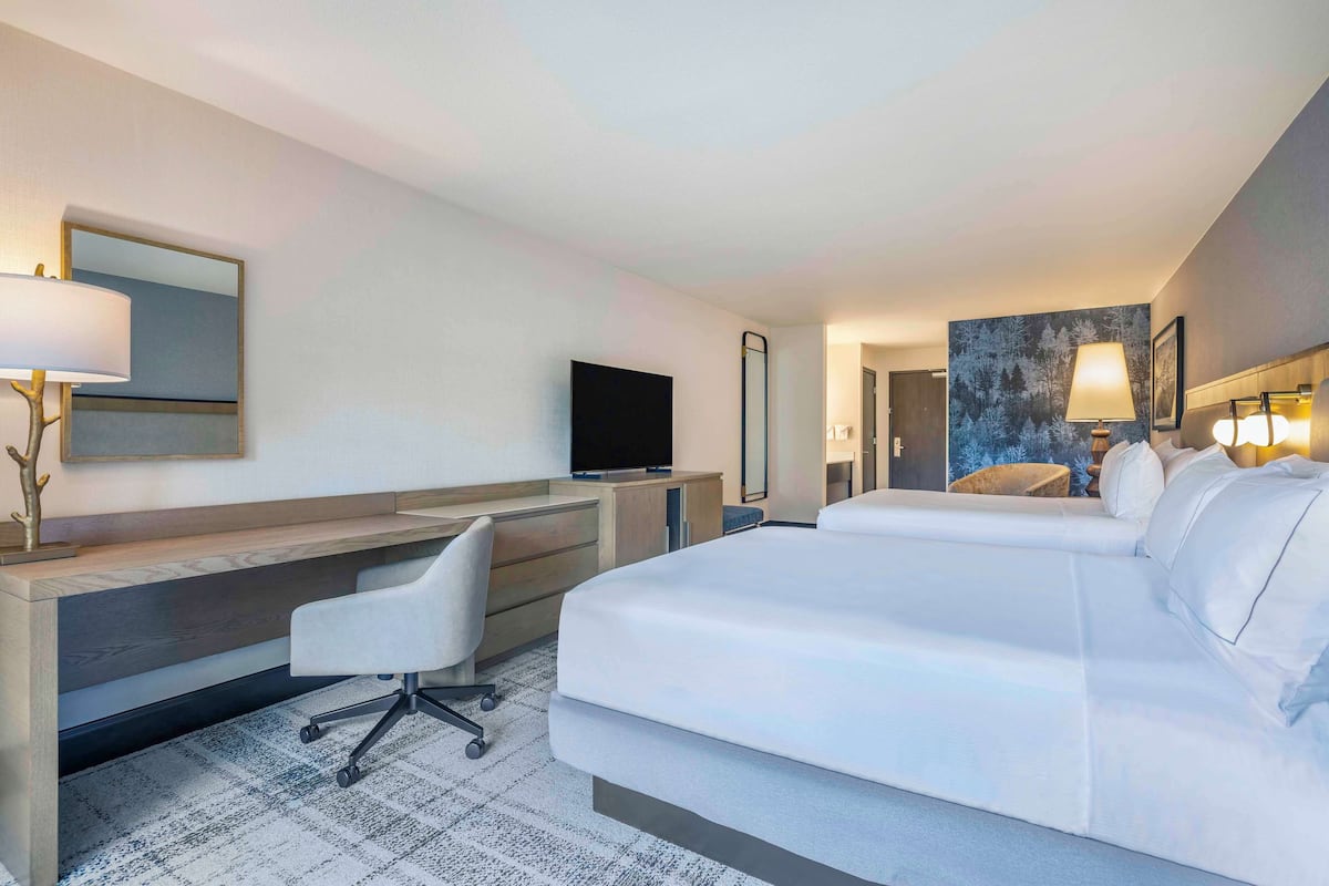 1 Schlafzimmer, hochwertige Bettwaren, Zimmersafe, Schreibtisch