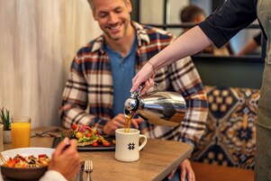 Alimentos y bebidas