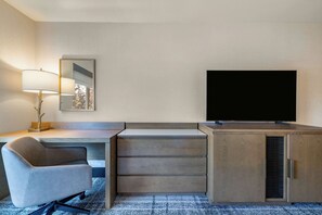 1 bedroom, premium bedding, in-room safe, desk