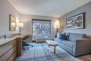 1 bedroom, premium bedding, in-room safe, desk