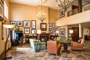 Reception - The Newberry Hotel Bend, Tapestry Collection by Hilton (Bend)