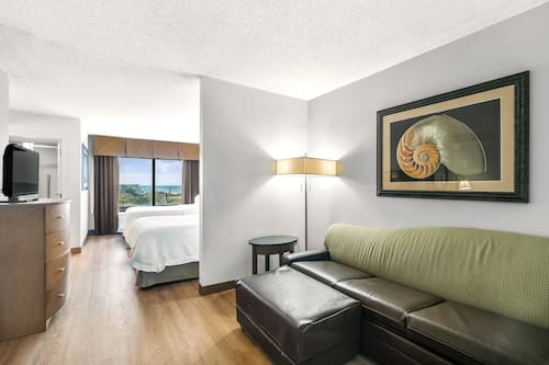 In-room safe, iron/ironing board, free WiFi, bed sheets