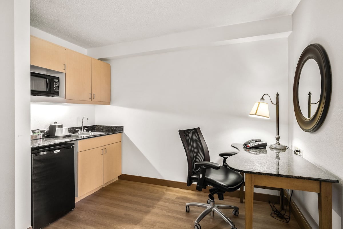 1 bedroom, in-room safe, iron/ironing board, free wifi