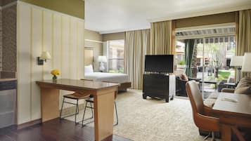 Studio Suite, 1 King Bed with Sofa bed (Cabana Patio) | Hypo-allergenic bedding, down comforters, in-room safe, desk