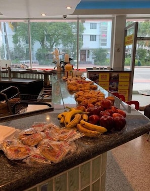 Restaurant - Geneva Hotel (Miami Beach)