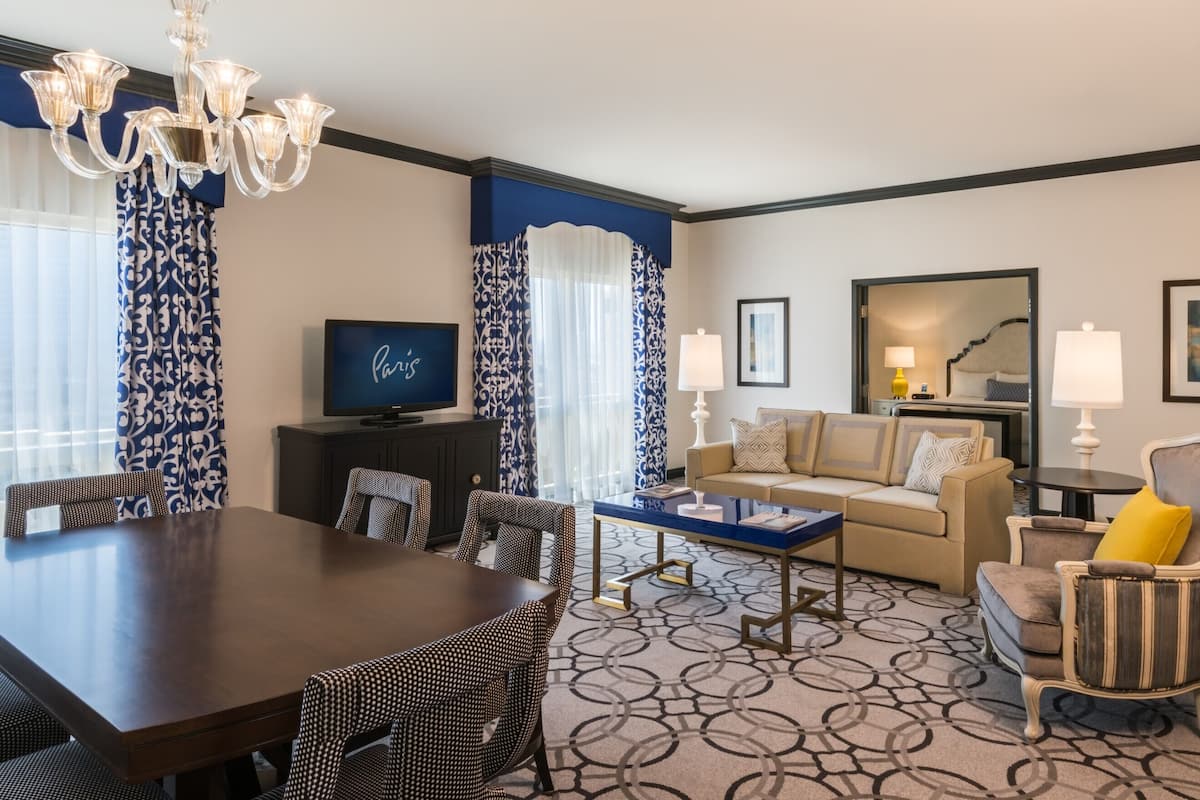 Premium bedding, in-room safe, desk, blackout curtains
