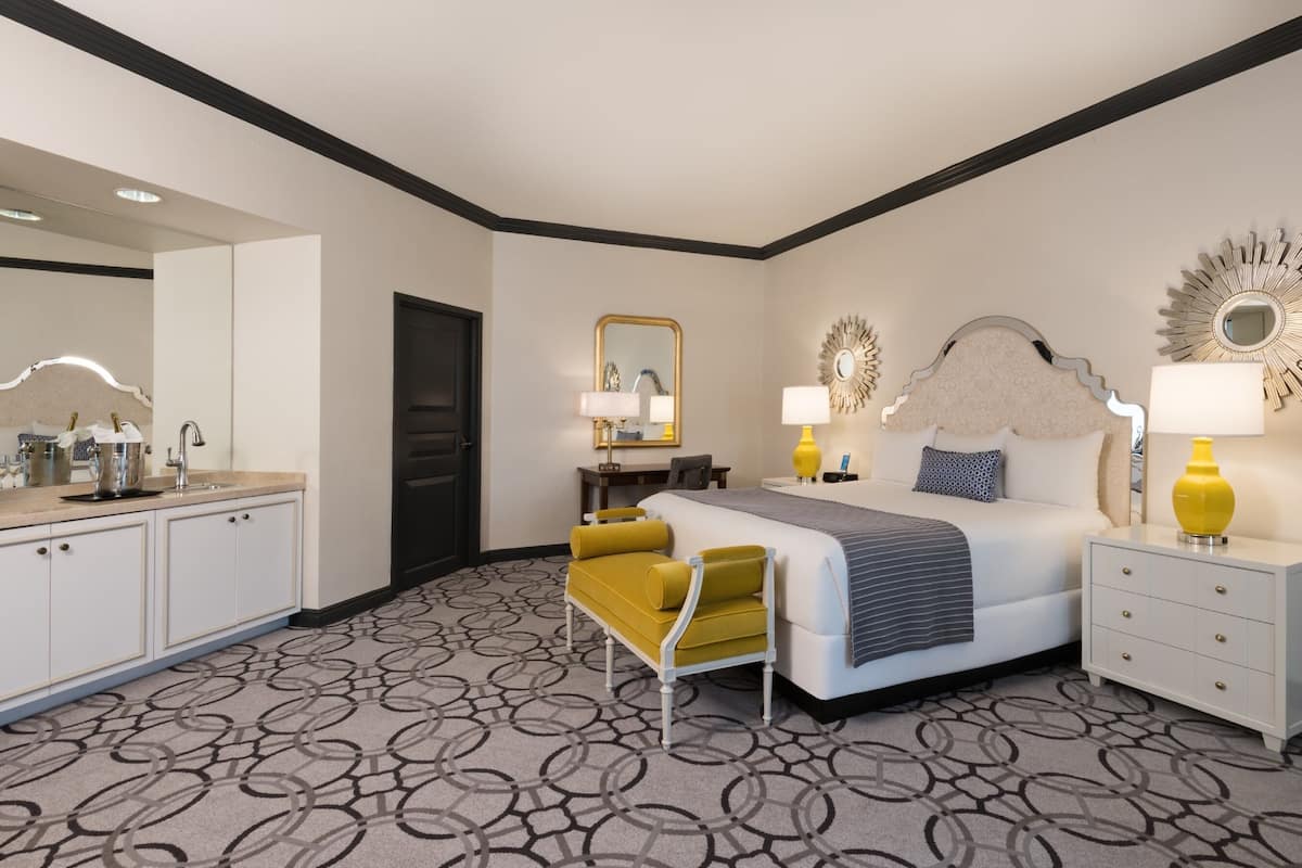 Bordeaux Lemans Suite King | Premium bedding, in-room safe, desk, blackout drapes