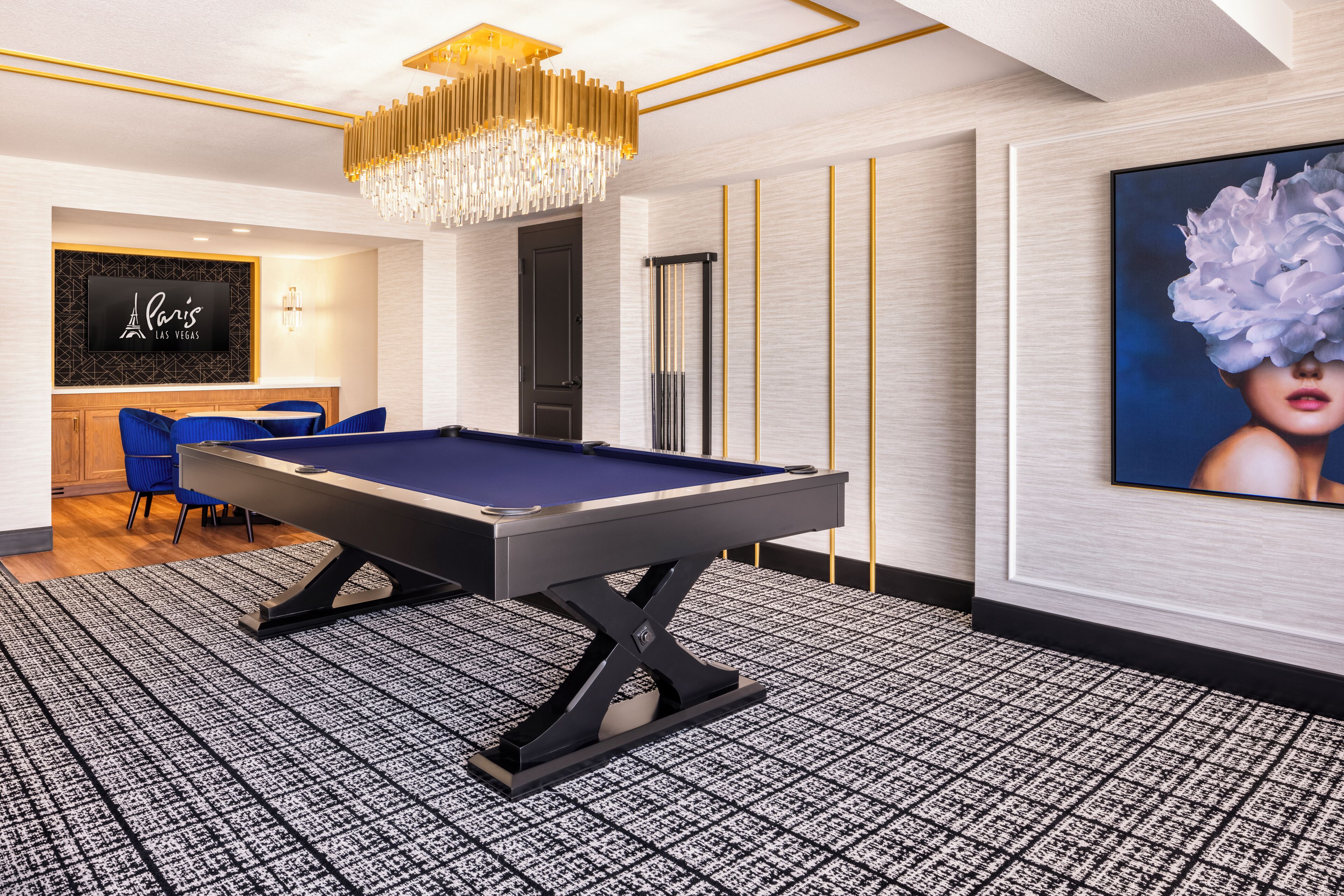 Versailles Premium Suite King Pool Table | 高級寢具、迷你吧、房內夾萬、書桌