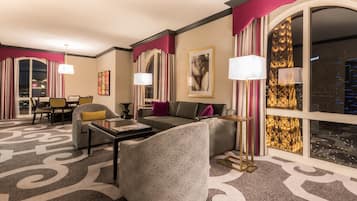 Bordeaux Charlemagne Suite King | Sengetøy av topp kvalitet, safe på rommet og skrivebord