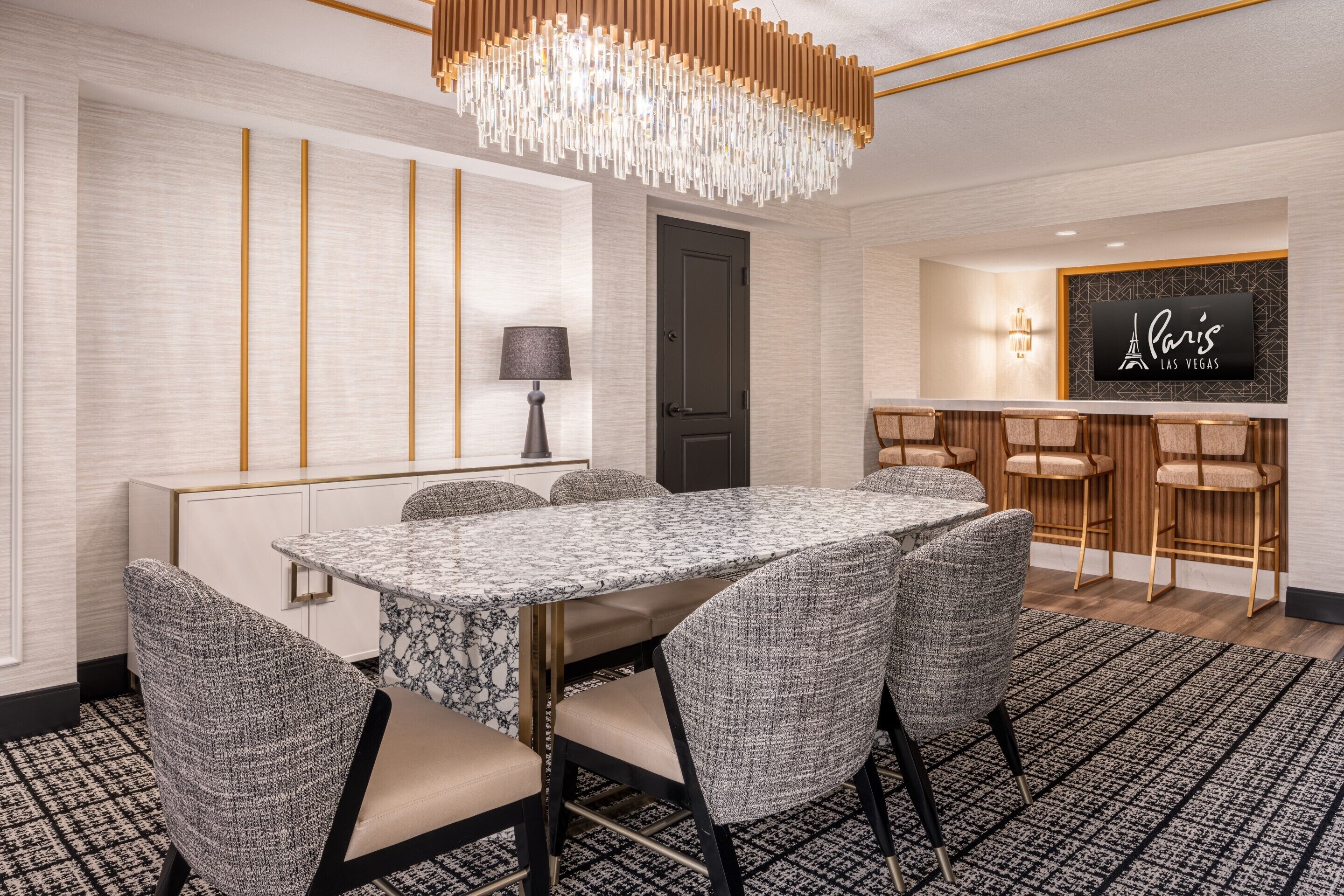 Versailles Premium Suite King | Dining room