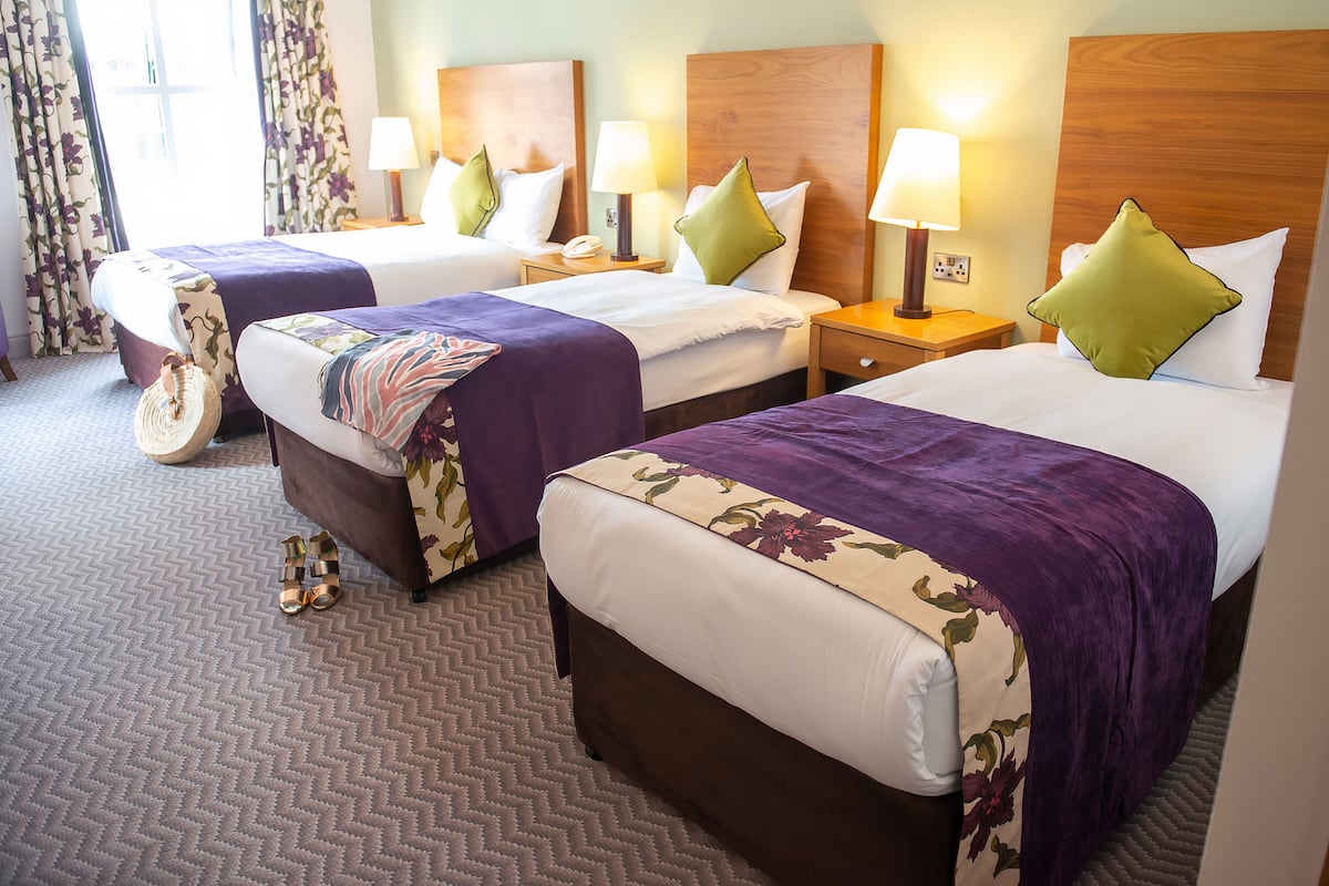 triple room | desk, iron/ironing board, free wifi, bed sheets