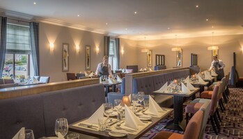 Café da manhã completo todos os dias (EUR 14 por pessoa) 