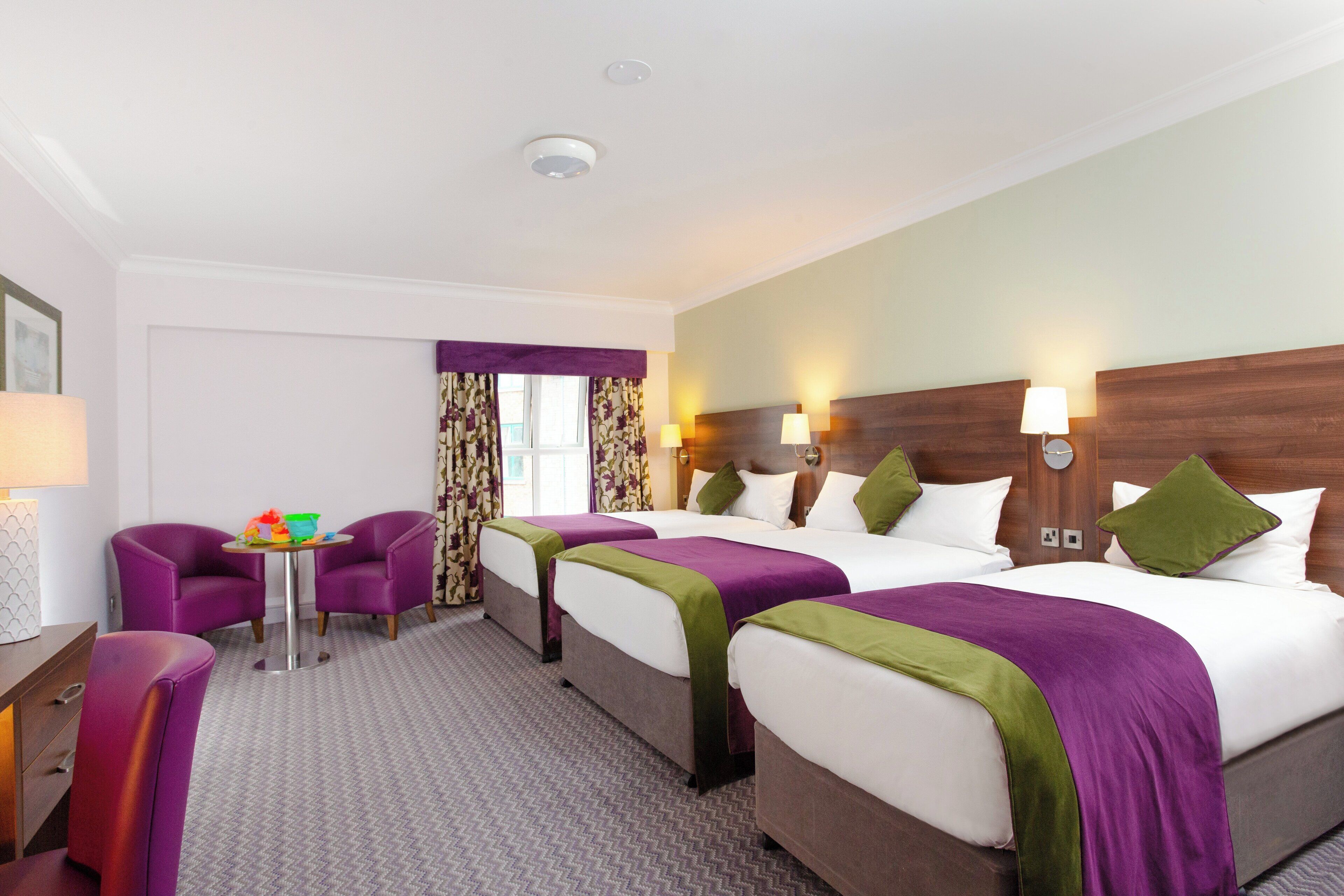 Bureau, fer et planche à repasser, Wi-Fi gratuit, draps fournis