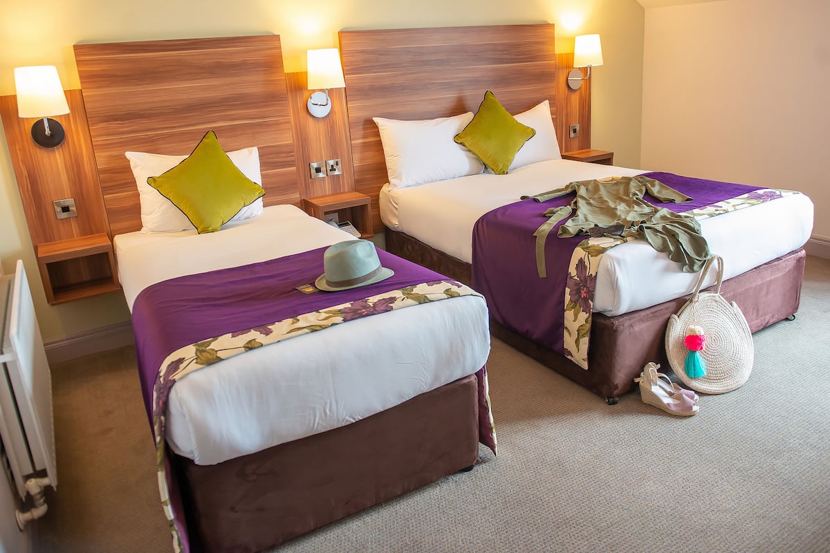 standard twin room | desk, iron/ironing board, free wifi, bed sheets